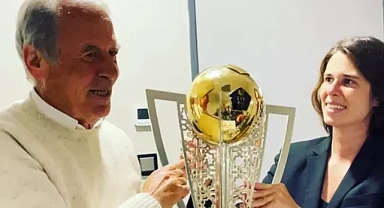 Mustafa Denizli'nin 32 yaşındaki kızı Lal Denizli, CHP'nin Çeşme Belediye Başkan adayı oldu!