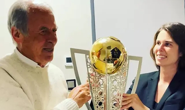 Mustafa Denizli'nin 32 yaşındaki kızı Lal Denizli, CHP'nin Çeşme Belediye Başkan adayı oldu!