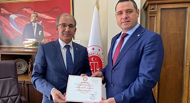 Nusret Acur mazbatayı aldı