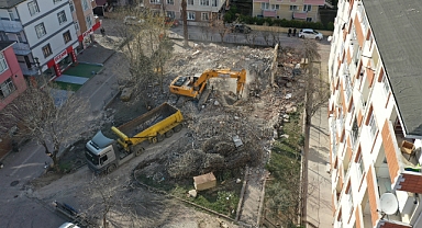O sağlık ocağı yeni görünüme kavuşması için yıkıldı