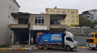 Çayırova Zabıtası’ndan çöp ev operasyonu