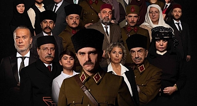'Cumhuriyete doğru' dev kadrosuyla tiyatro sahnesinde
