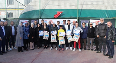 Darıca Trabzonlular Derneği 4 milli sporcuyu ödüllendirdi!