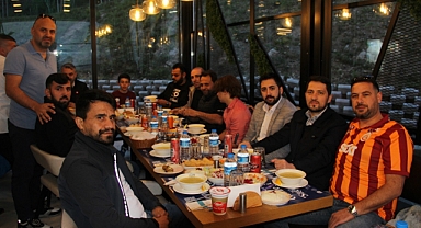 Abdulkadir Ayar iftar geleneğini sürdürdü!