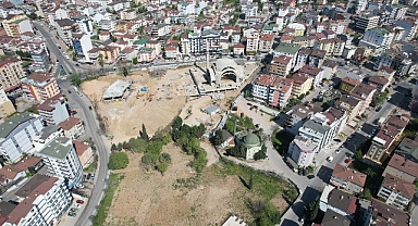 Kent meydanında çalışmalar sürüyor