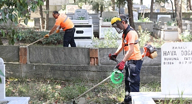 Gebze'de mezarlıklar bakımdan geçiriiliyor
