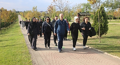Çiftçi, ilçe sakinleriyle sabah yürüyüşü gerçekleştirdi