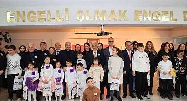 Başkan Büyükgöz ve Protokol Özel Çocukların Yanında