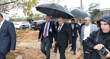Başkan Büyükakın'dan sağanak yağış altında denetim