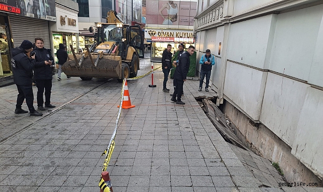 Eski çarşıda kaldırım çöktü!