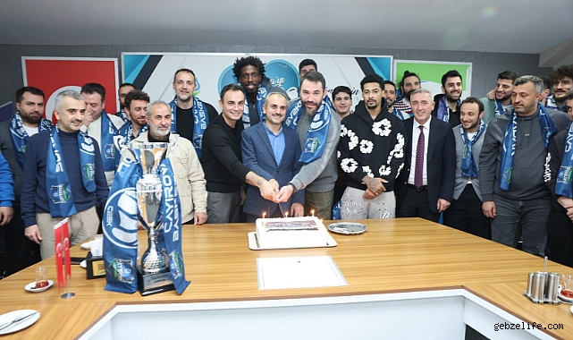 Başkan Çiftçi, şampiyon kadroyla bir araya geldi