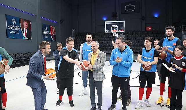 Özel çocuklar, Çayırova’nın dev adamlarıyla bir arada